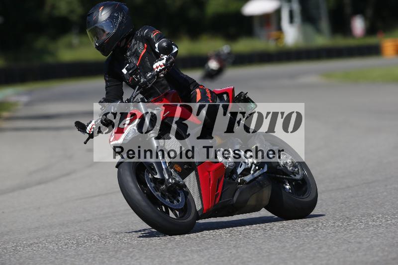 /Archiv-2024/29 12.06.2024 MOTO.CH Track Day ADR/Gruppe blau/36